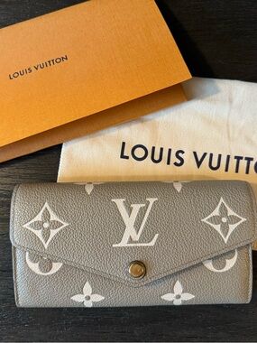 Louis Vuitton Sarah Wallet